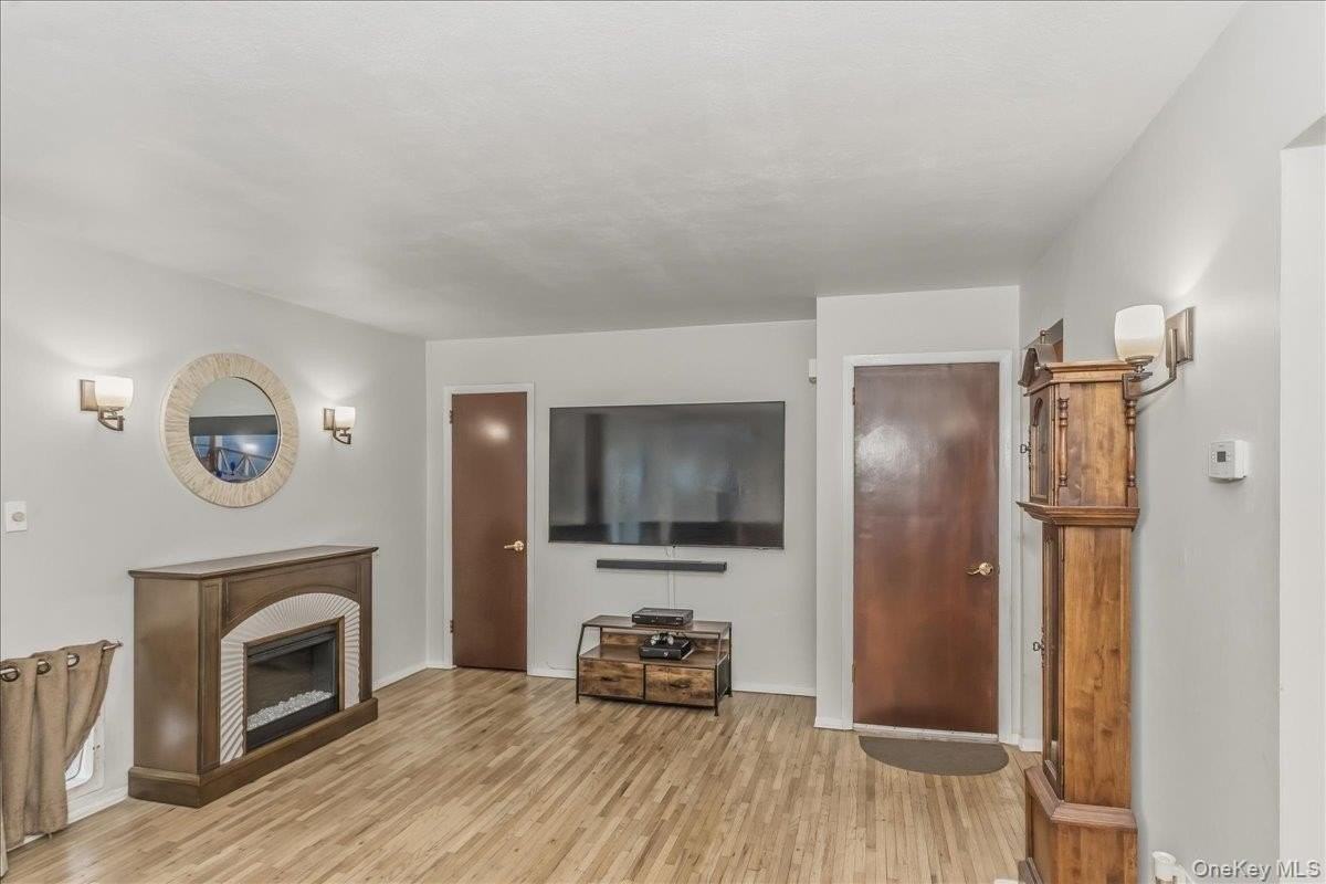 9 Raisig Ave - Photo 7 of 17
