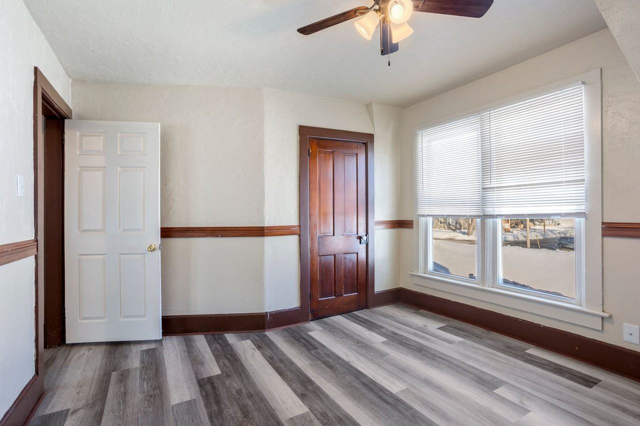 811 12th Ave - Photo 4 of 12