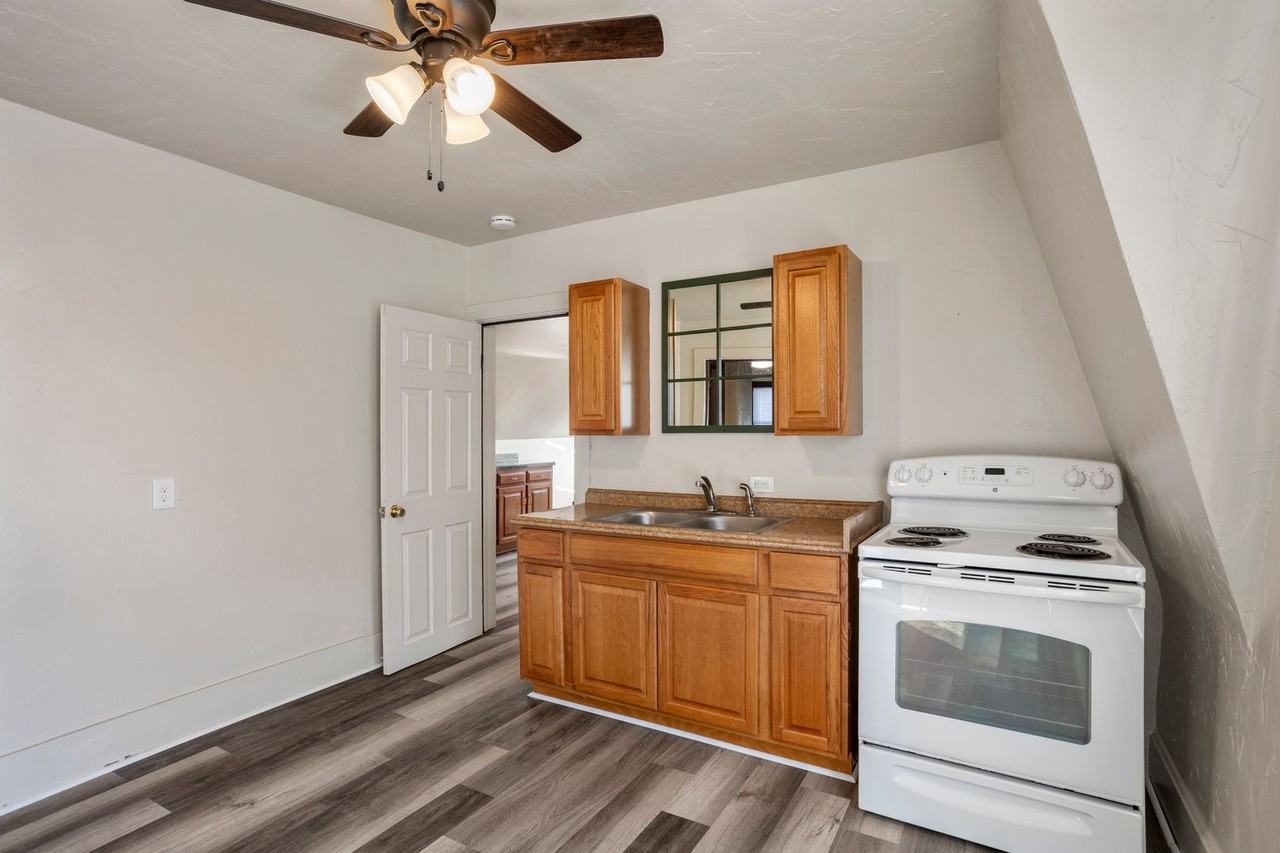 811 12th Ave - Photo 5 of 12