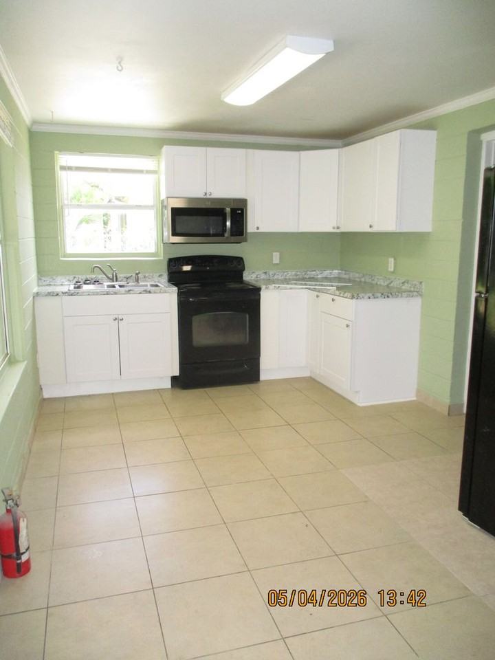 1013 Lewis Dr ##Db - Photo 2 of 13