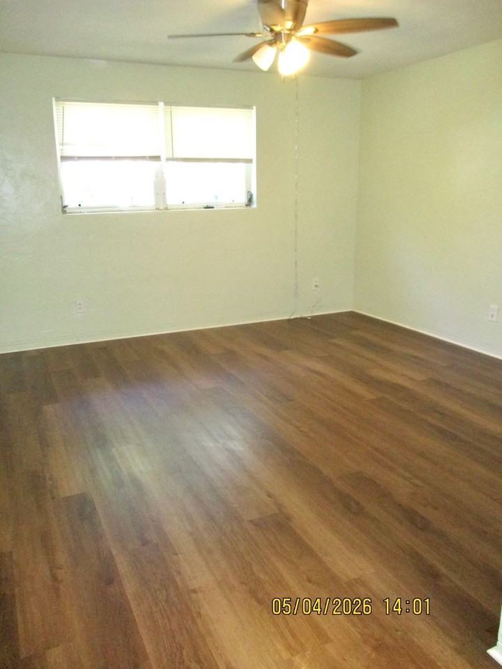 802 Lewis Dr - Photo 4 of 11