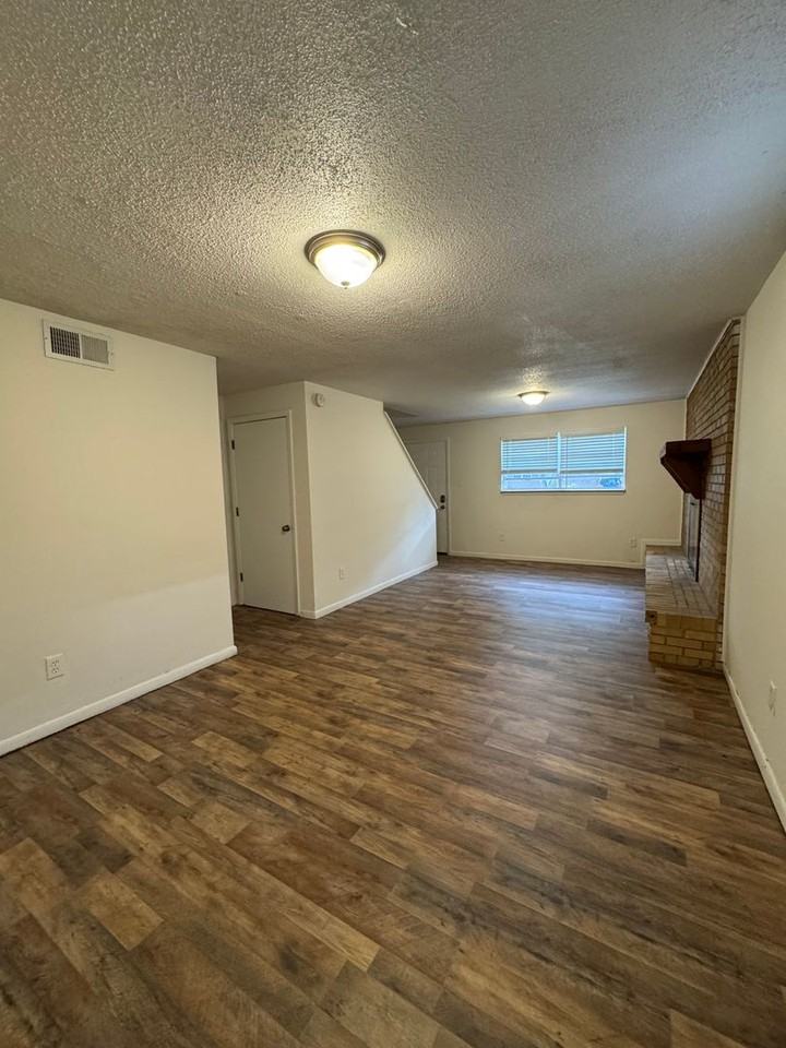 4323 W Bethany Dr - Photo 5 of 8