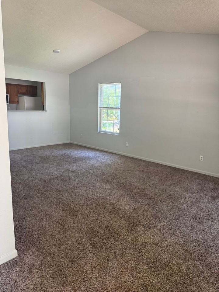 4182 W Bethany Dr - Photo 2 of 6
