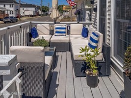 featured image of 32 Franklin Ave
