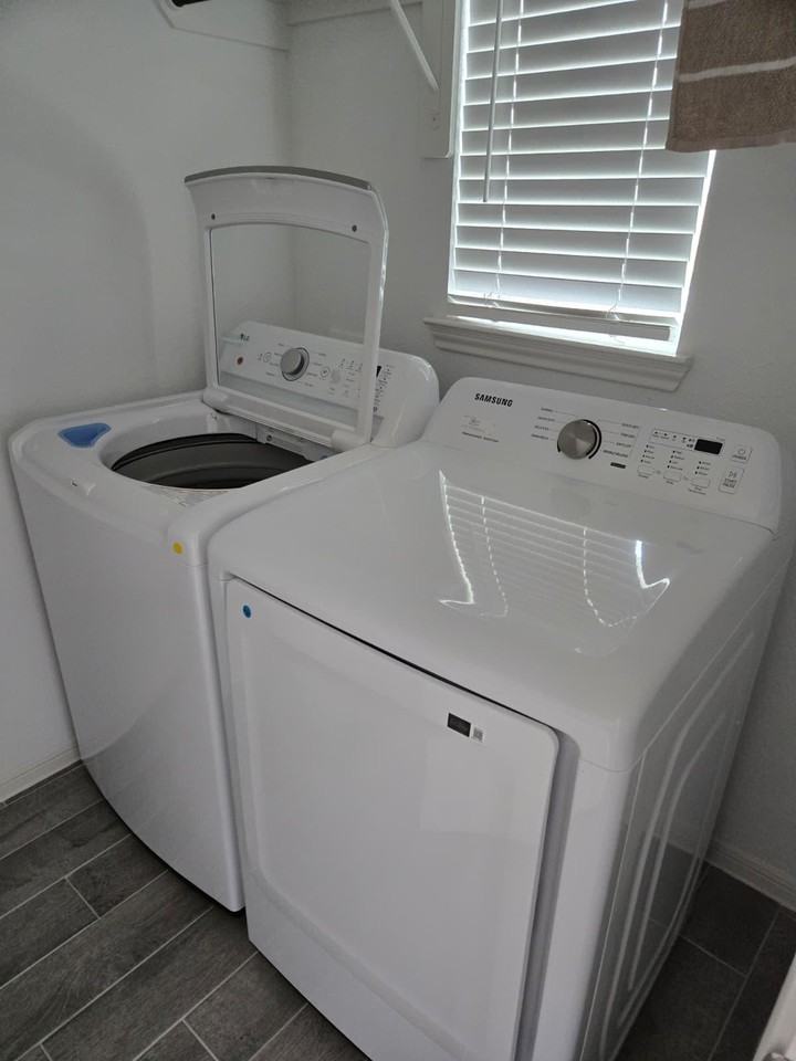 Sterling Oak Dr - Photo 2 of 5