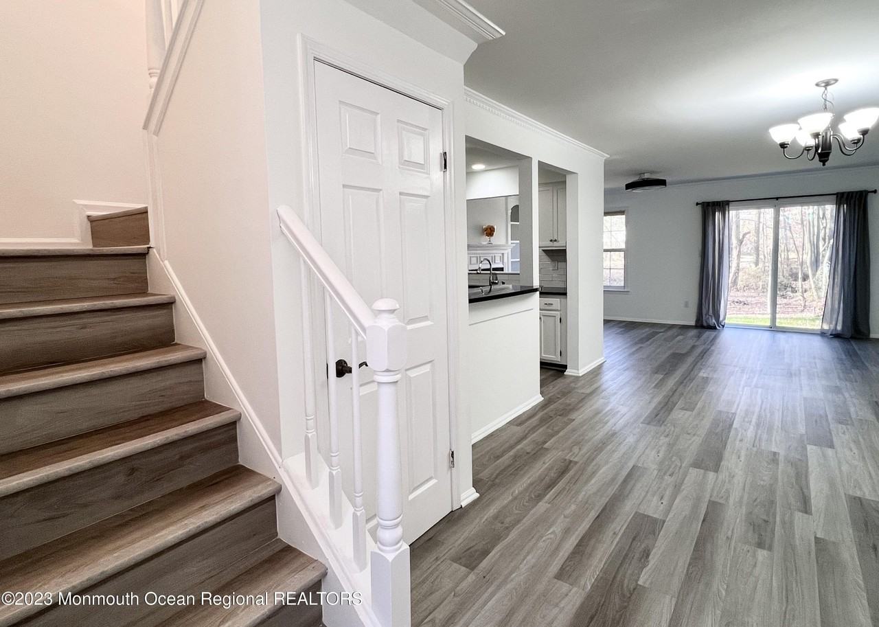 430 Indigo Ct - Photo 3 of 22