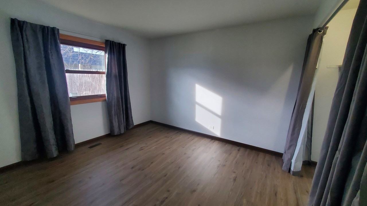 202 Highbury Dr - Photo 4 of 16