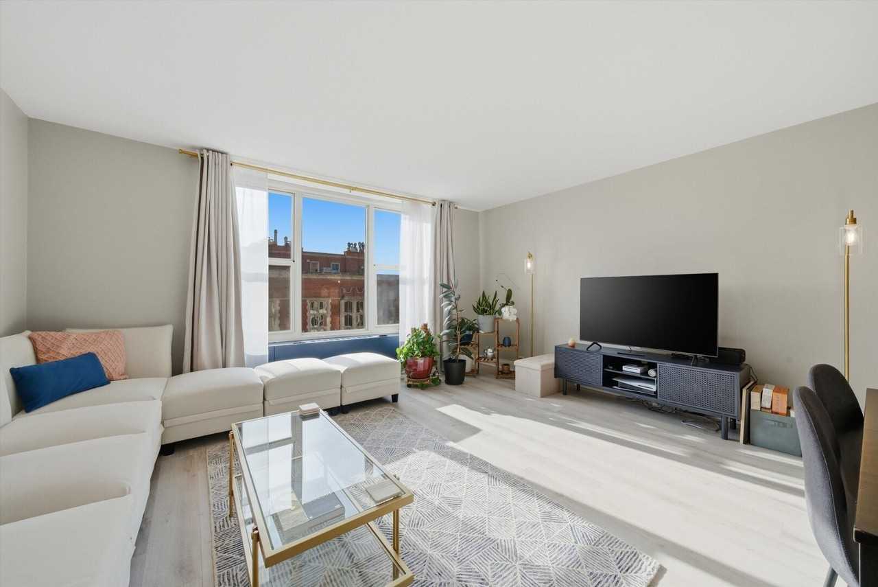 1325 N State Pkwy #18D - Photo 3 of 28