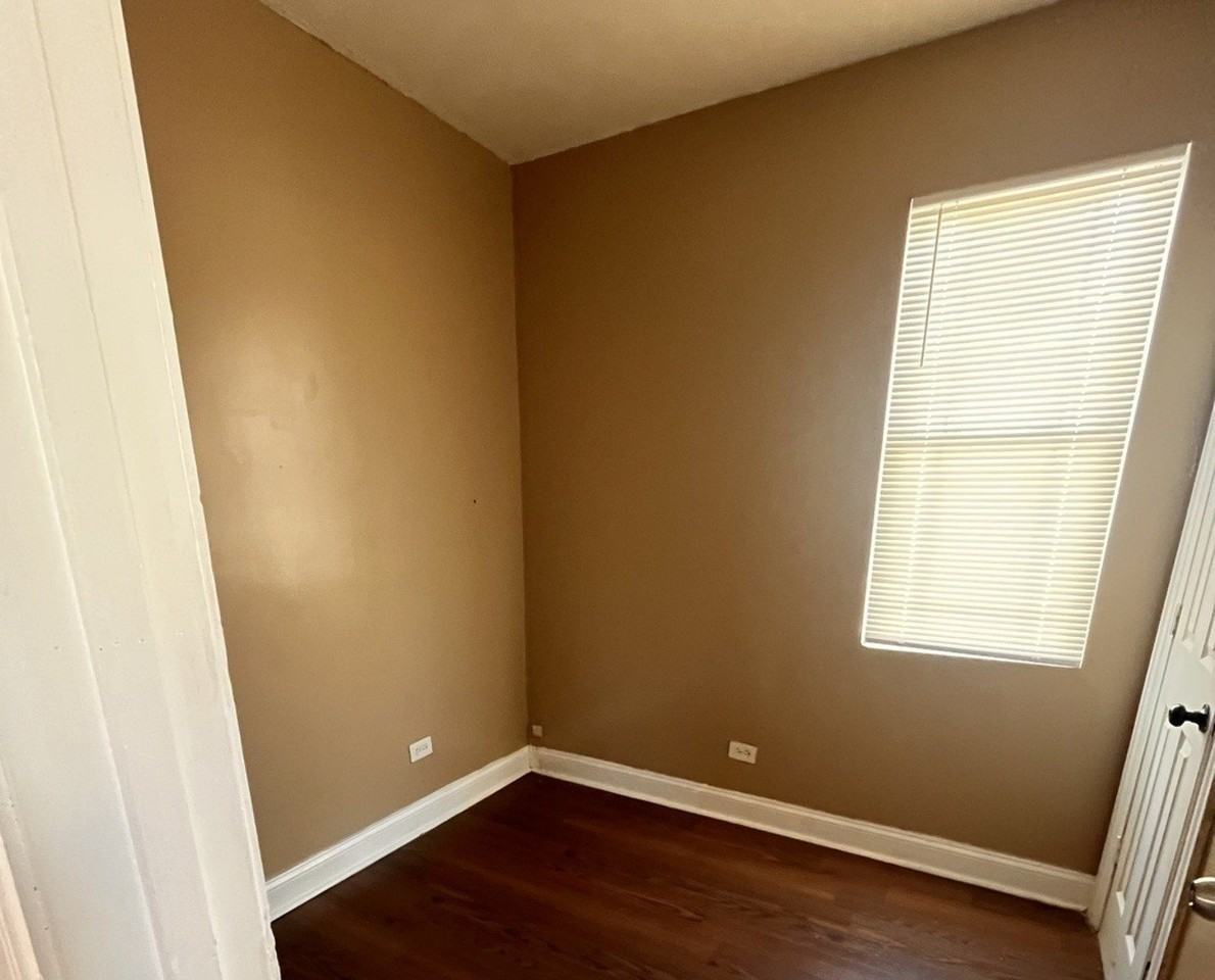 10922 S Wentworth Ave - Photo 6 of 20