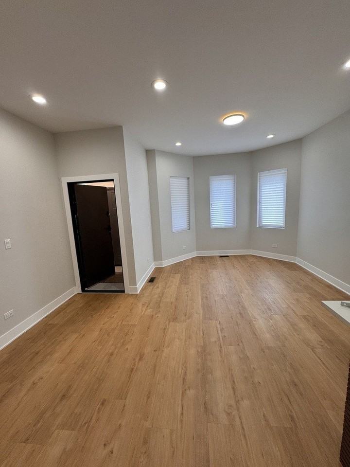 818 S Karlov Ave #1 - Photo 4 of 11