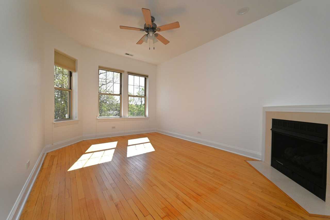 7404 N Oakley Ave #3 - Photo 2 of 23