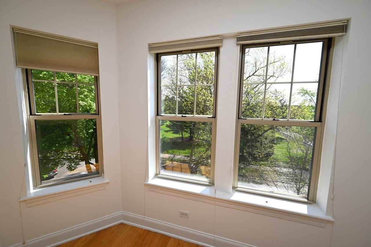 7404 N Oakley Ave #3 - Photo 3 of 23