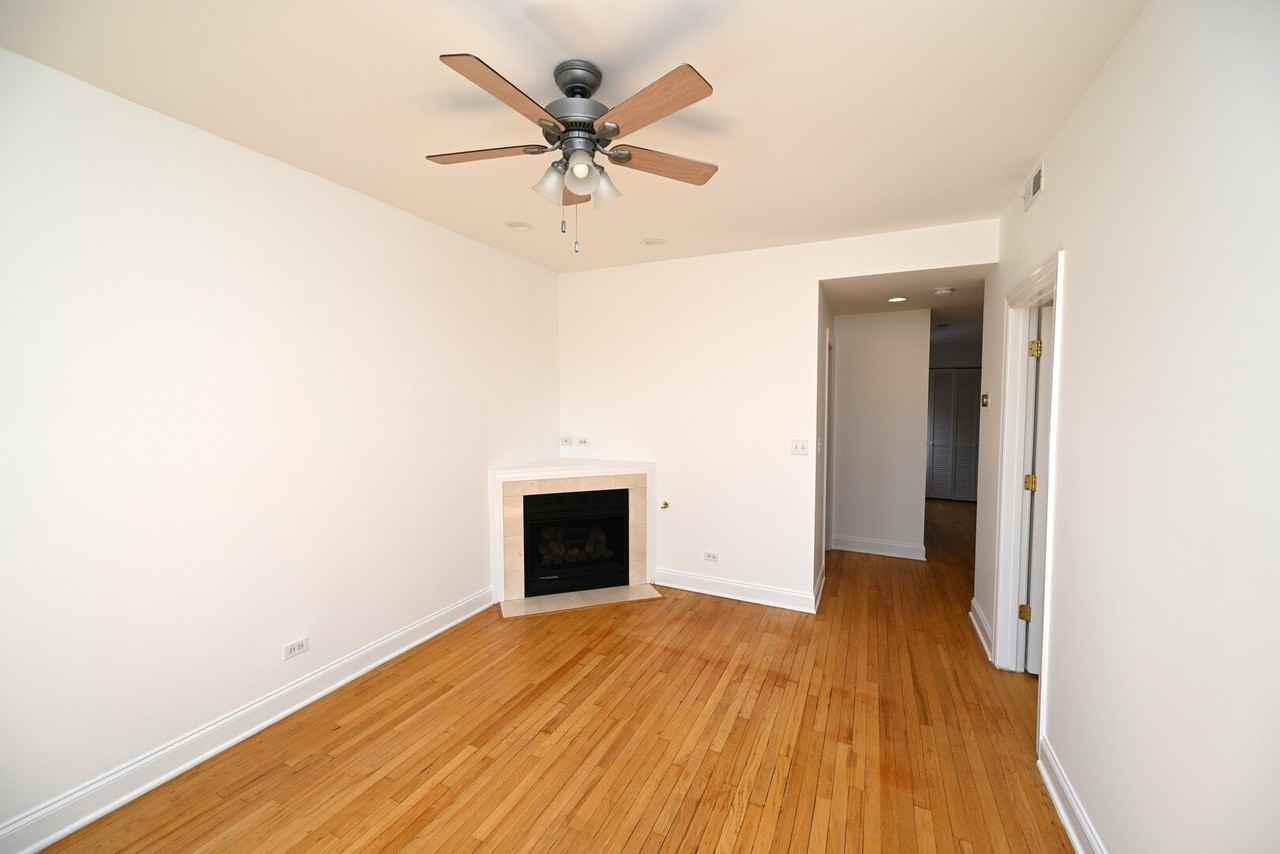 7404 N Oakley Ave #3 - Photo 4 of 23