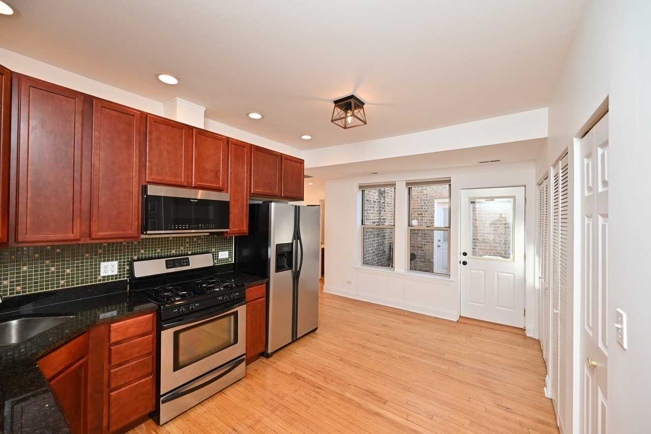 7404 N Oakley Ave #3 - Photo 6 of 23