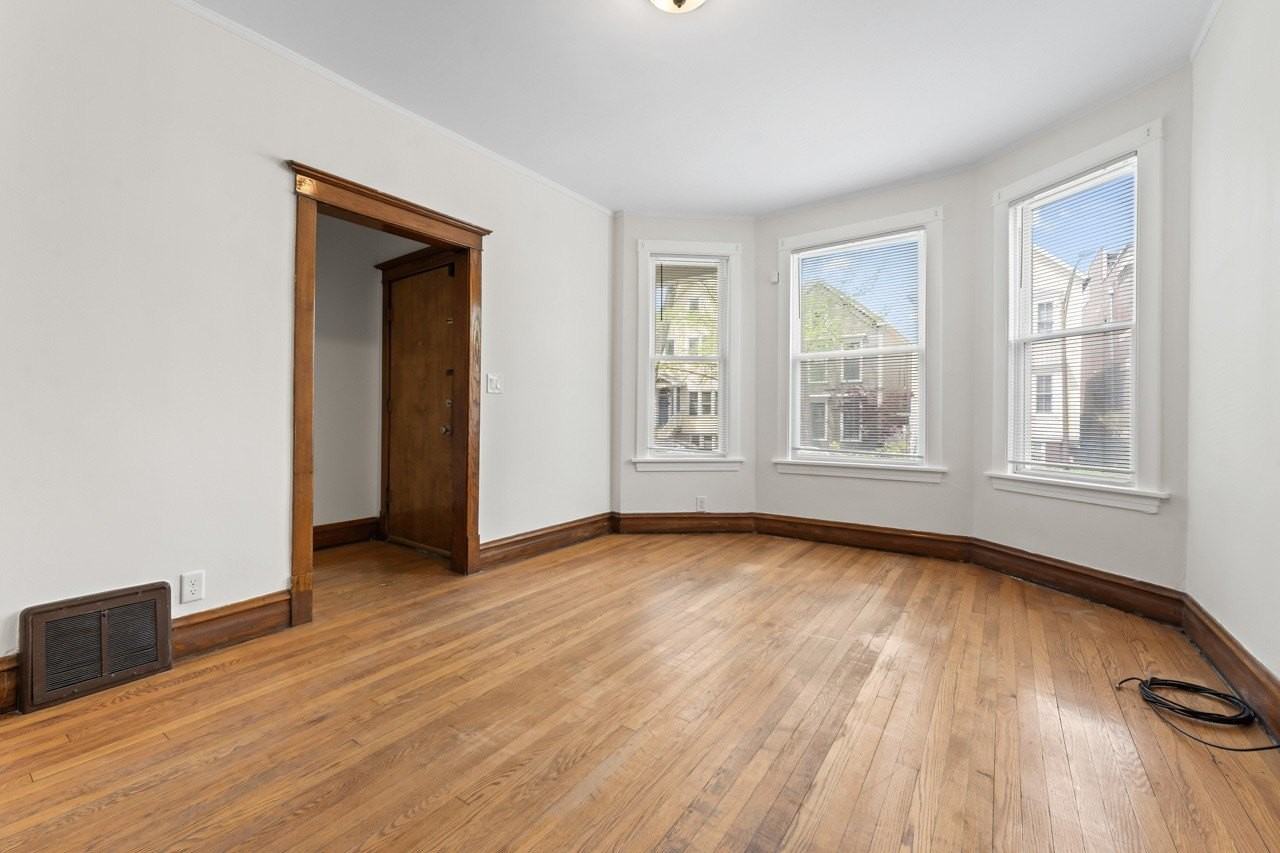 1429 W Barry Ave #1 - Photo 3 of 20