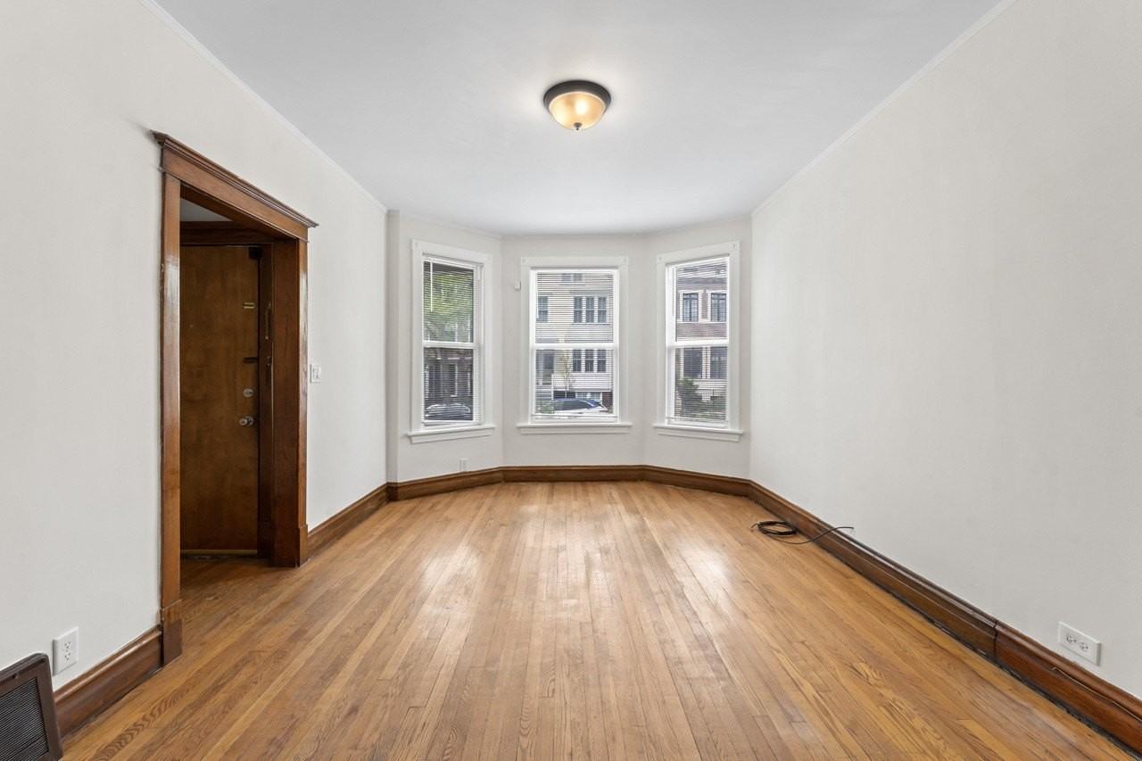 1429 W Barry Ave #1 - Photo 4 of 20