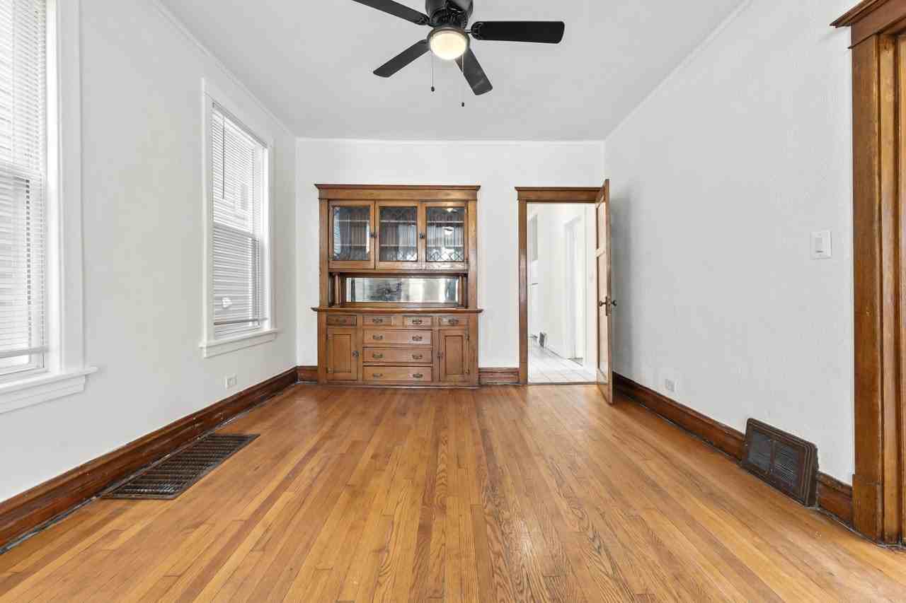 1429 W Barry Ave #1 - Photo 5 of 20