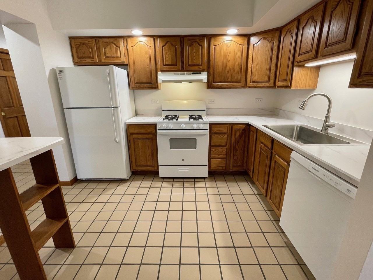 730 N Seminary Ave #1C - Photo 2 of 10