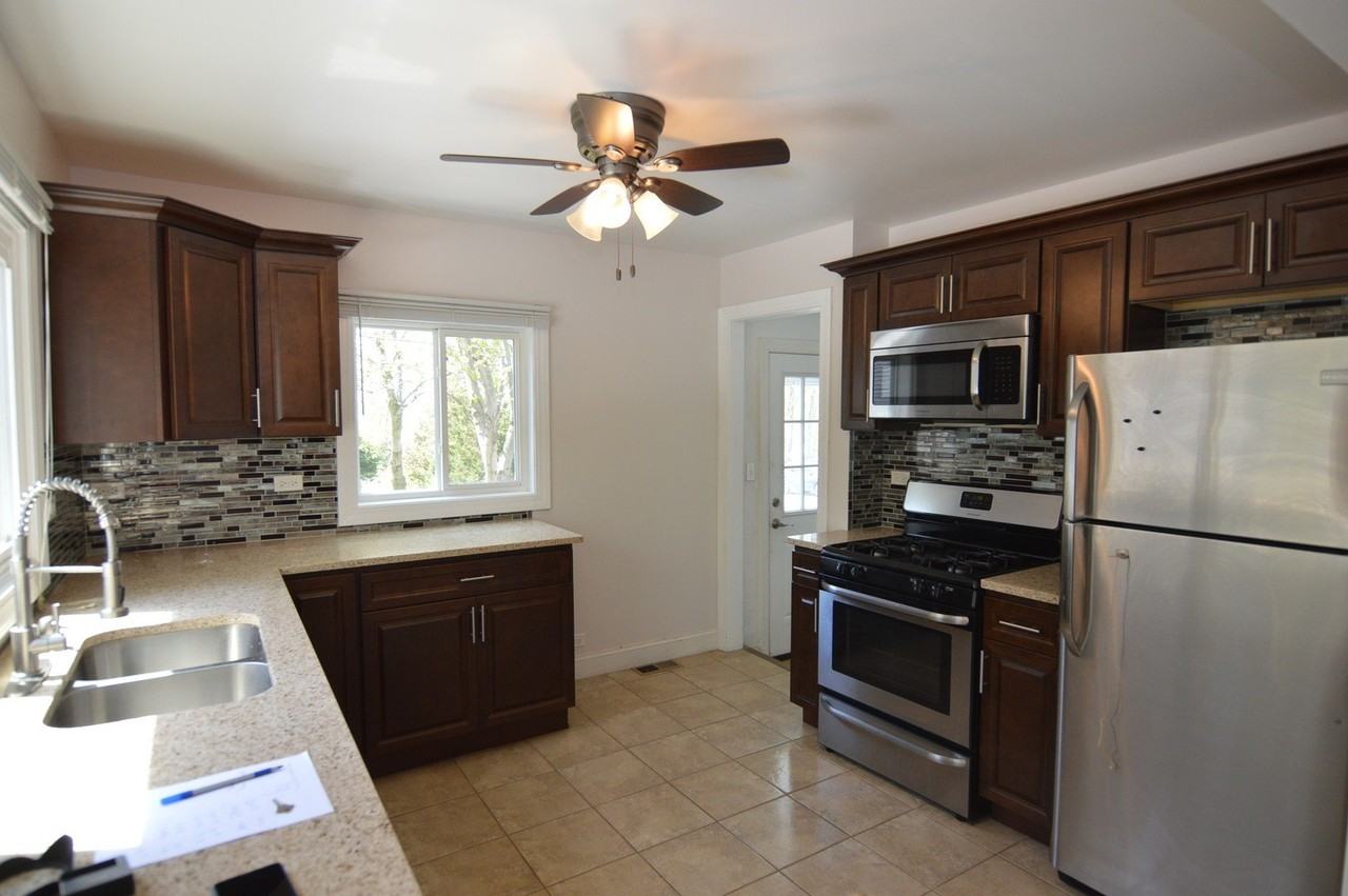 211 W State Rd - Photo 3 of 17