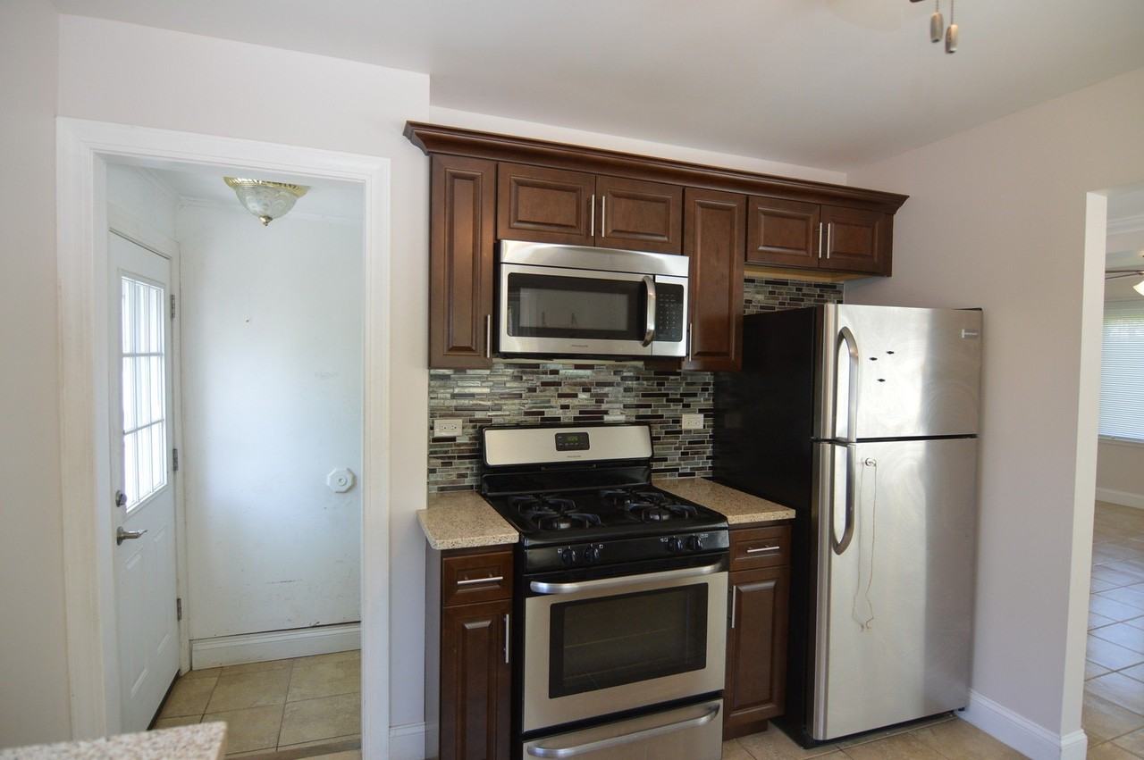 211 W State Rd - Photo 4 of 17