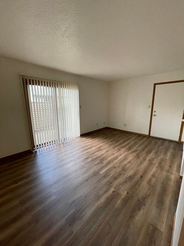 435 S Silverwood Ln #2 - Photo 3 of 10