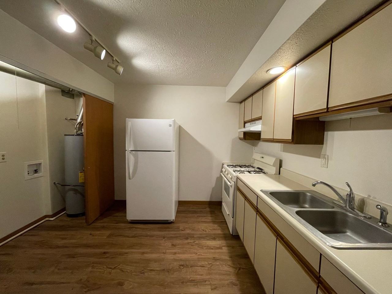 435 S Silverwood Ln #2 - Photo 4 of 10