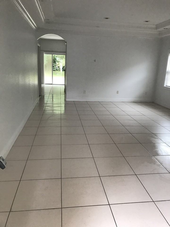 1911 May St - Photo 2 of 10