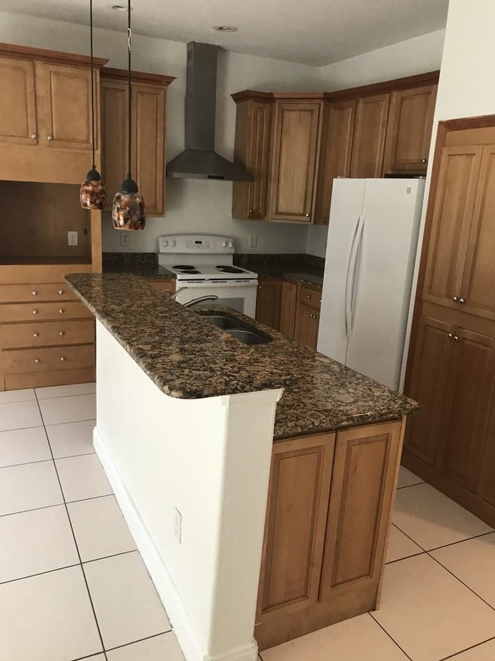 1911 May St - Photo 6 of 10