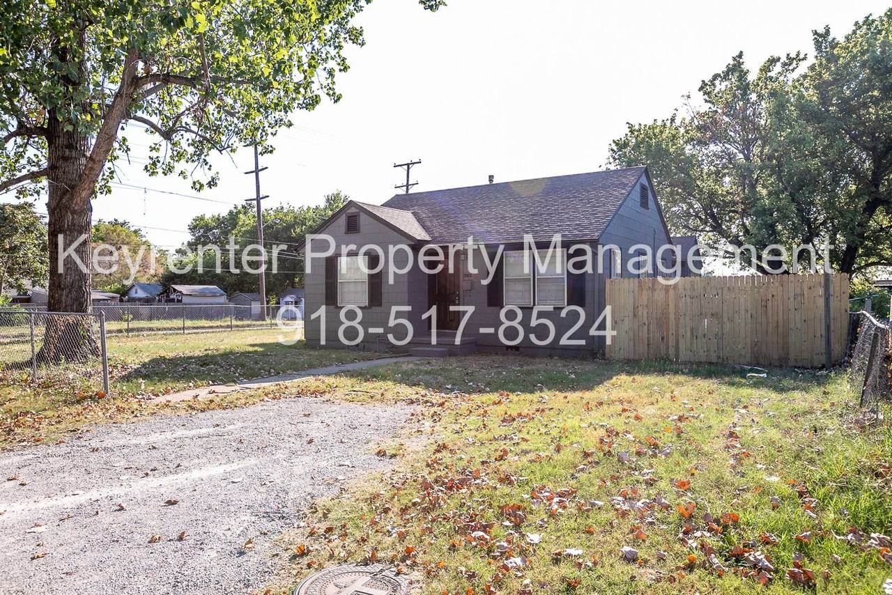 1502 N Columbia Ave - Photo 2 of 34