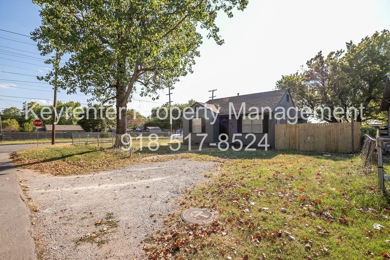 1502 N Columbia Ave - Photo 3 of 34