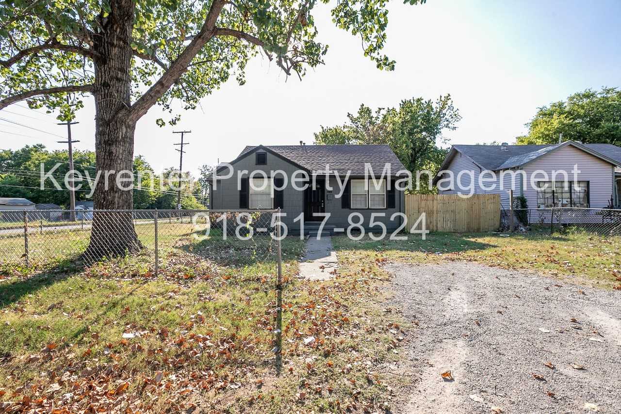 1502 N Columbia Ave - Photo 4 of 34