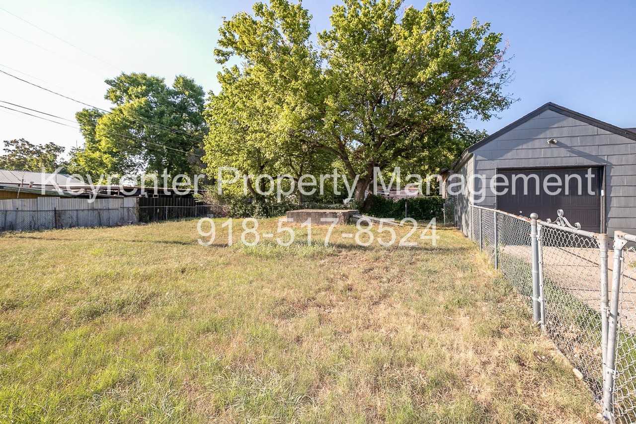 1502 N Columbia Ave - Photo 7 of 34