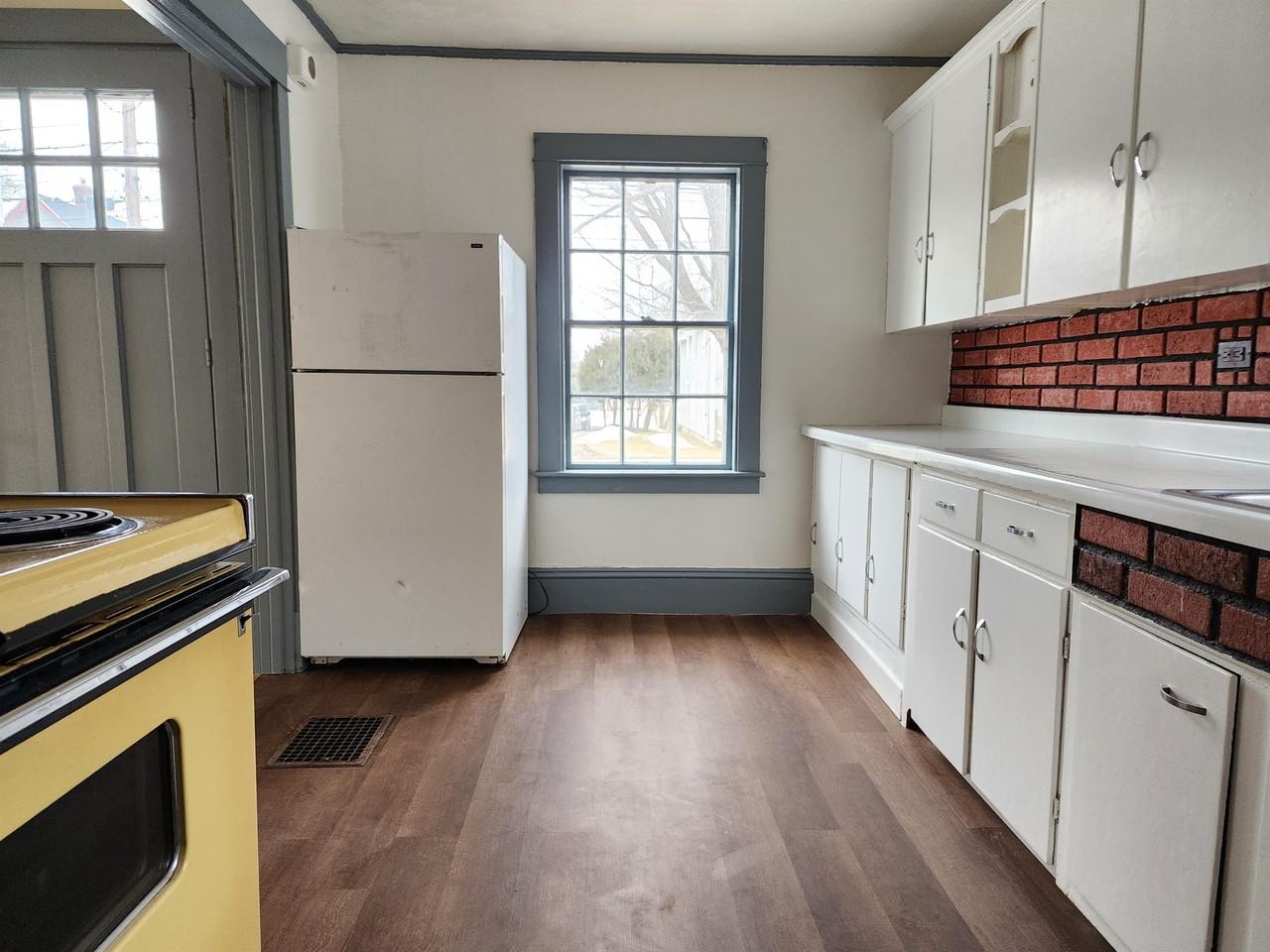 281 Wilson St #1 - Photo 4 of 39