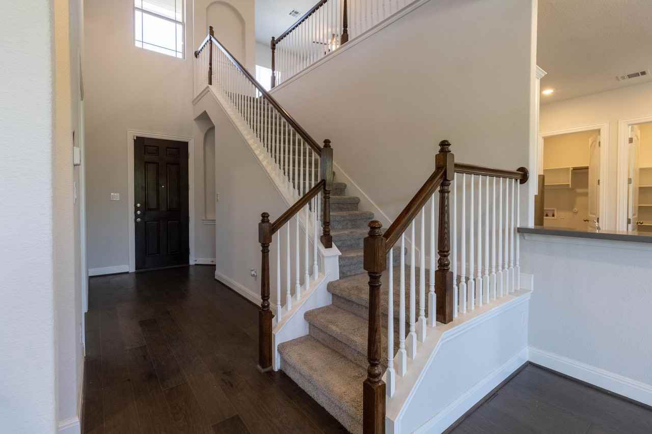 19337 Pilton Dr - Photo 3 of 50