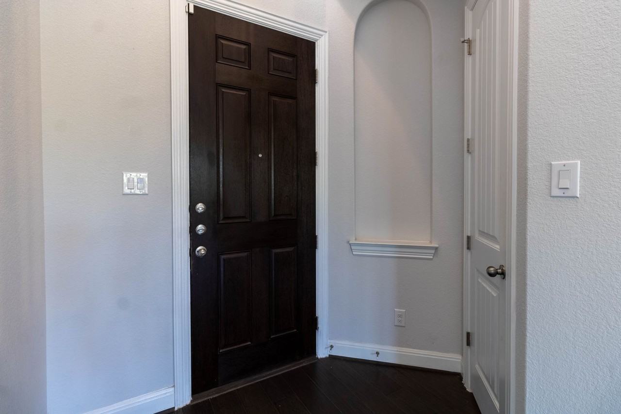 19337 Pilton Dr - Photo 4 of 50
