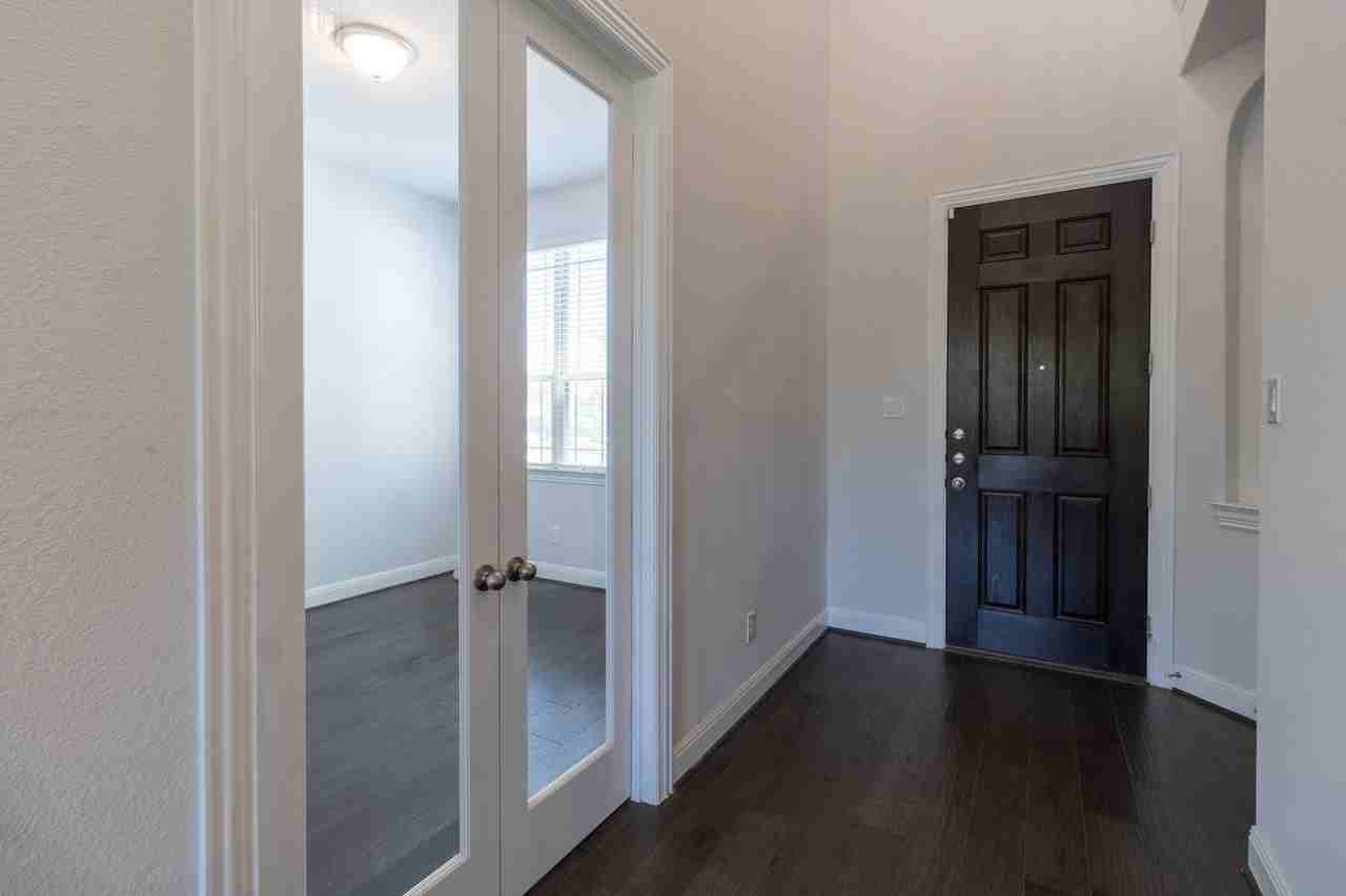 19337 Pilton Dr - Photo 5 of 50