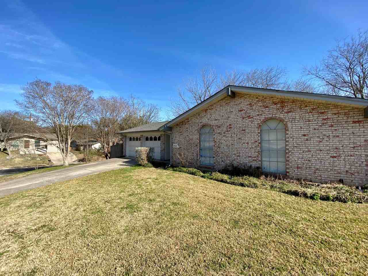 2501 Candlewood Ct - Photo 3 of 39