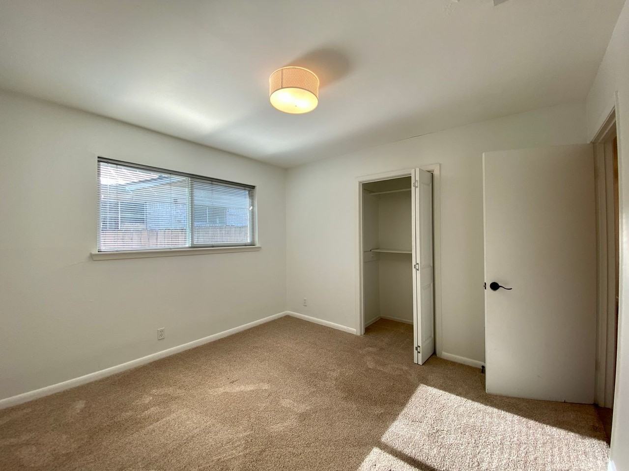 2501 Candlewood Ct - Photo 4 of 39