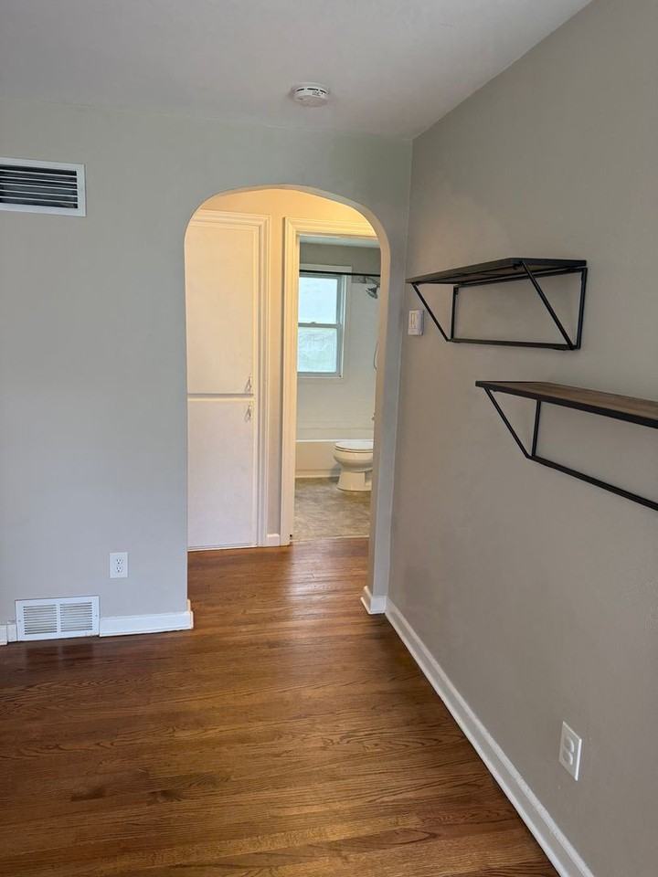 114 Ridgewood Dr - Photo 4 of 22