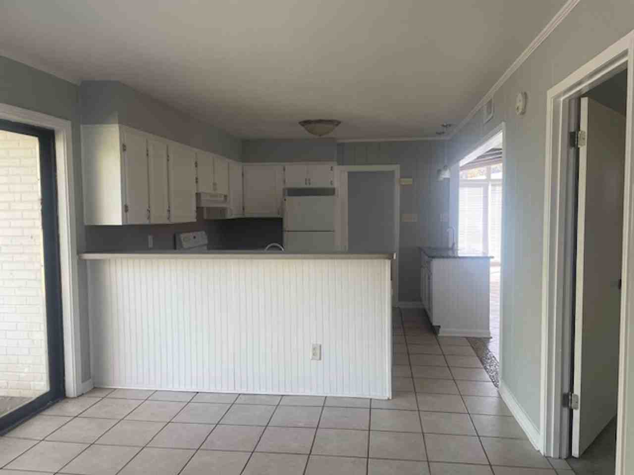 311 W Jewell Dr - Photo 3 of 17