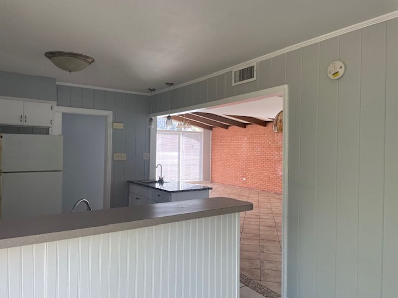 311 W Jewell Dr - Photo 4 of 17