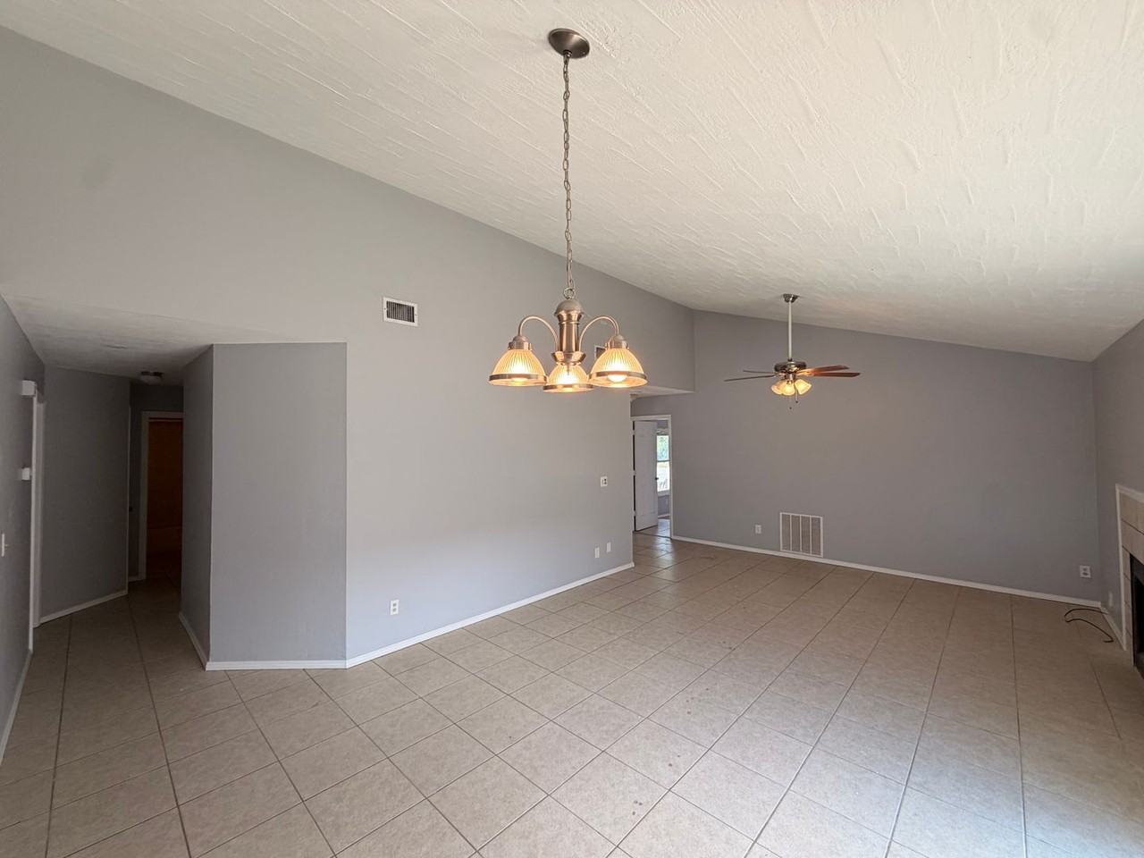 1125 Southwinds Dr - Photo 3 of 9