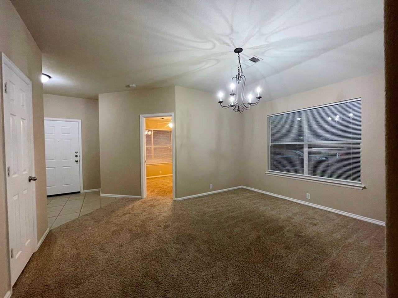376 Spruce Dr - Photo 3 of 22
