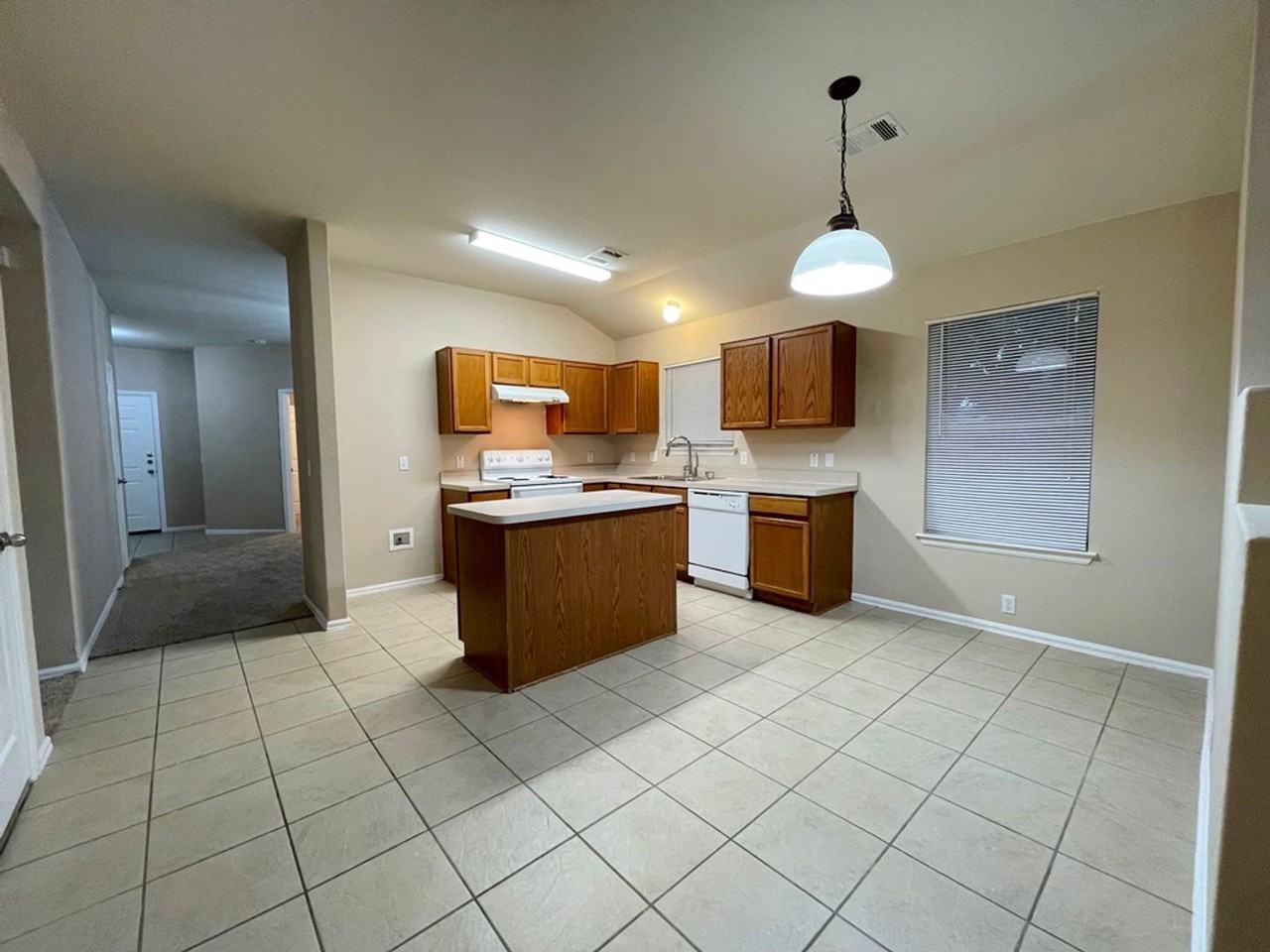 376 Spruce Dr - Photo 5 of 22