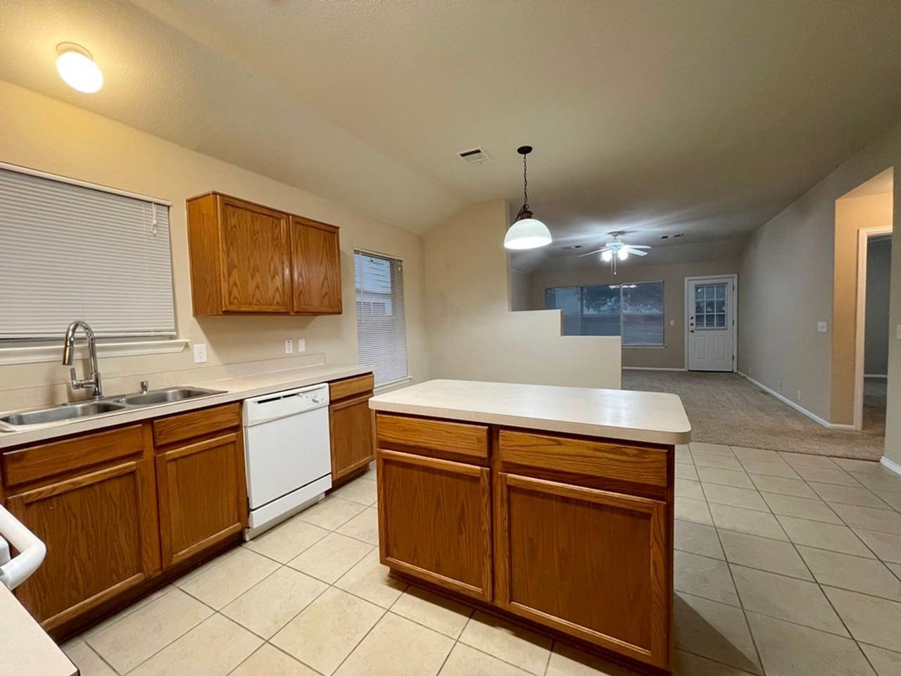 376 Spruce Dr - Photo 6 of 22