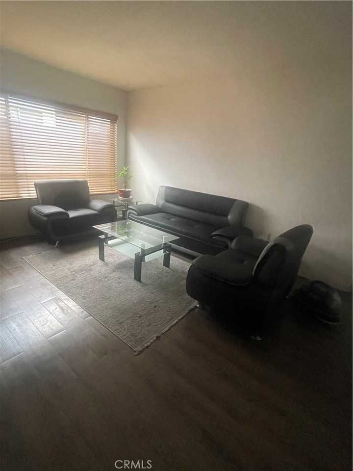 1629 Franklin St #4 - Photo 3 of 9
