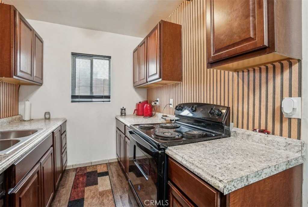 1629 Franklin St #4 - Photo 4 of 9