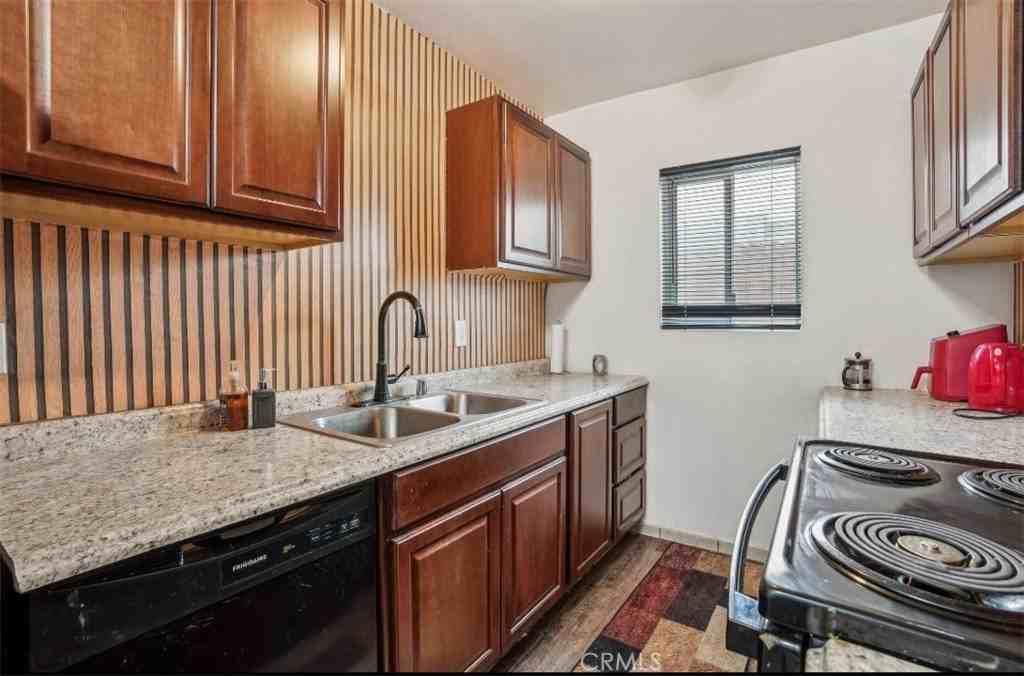 1629 Franklin St #4 - Photo 5 of 9
