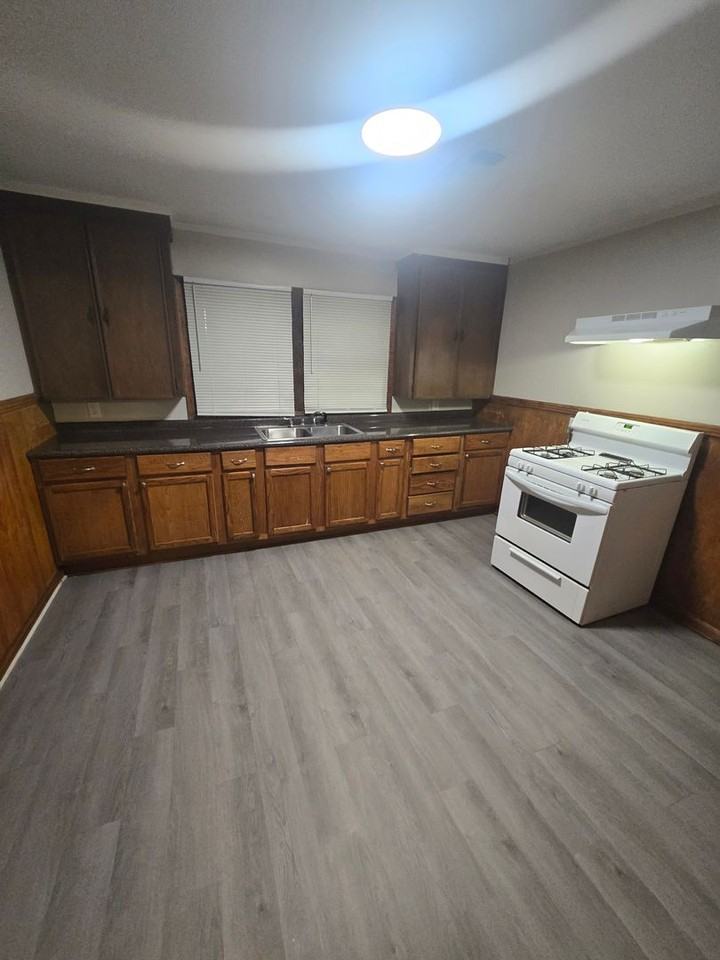 803 Erion St - Photo 3 of 6