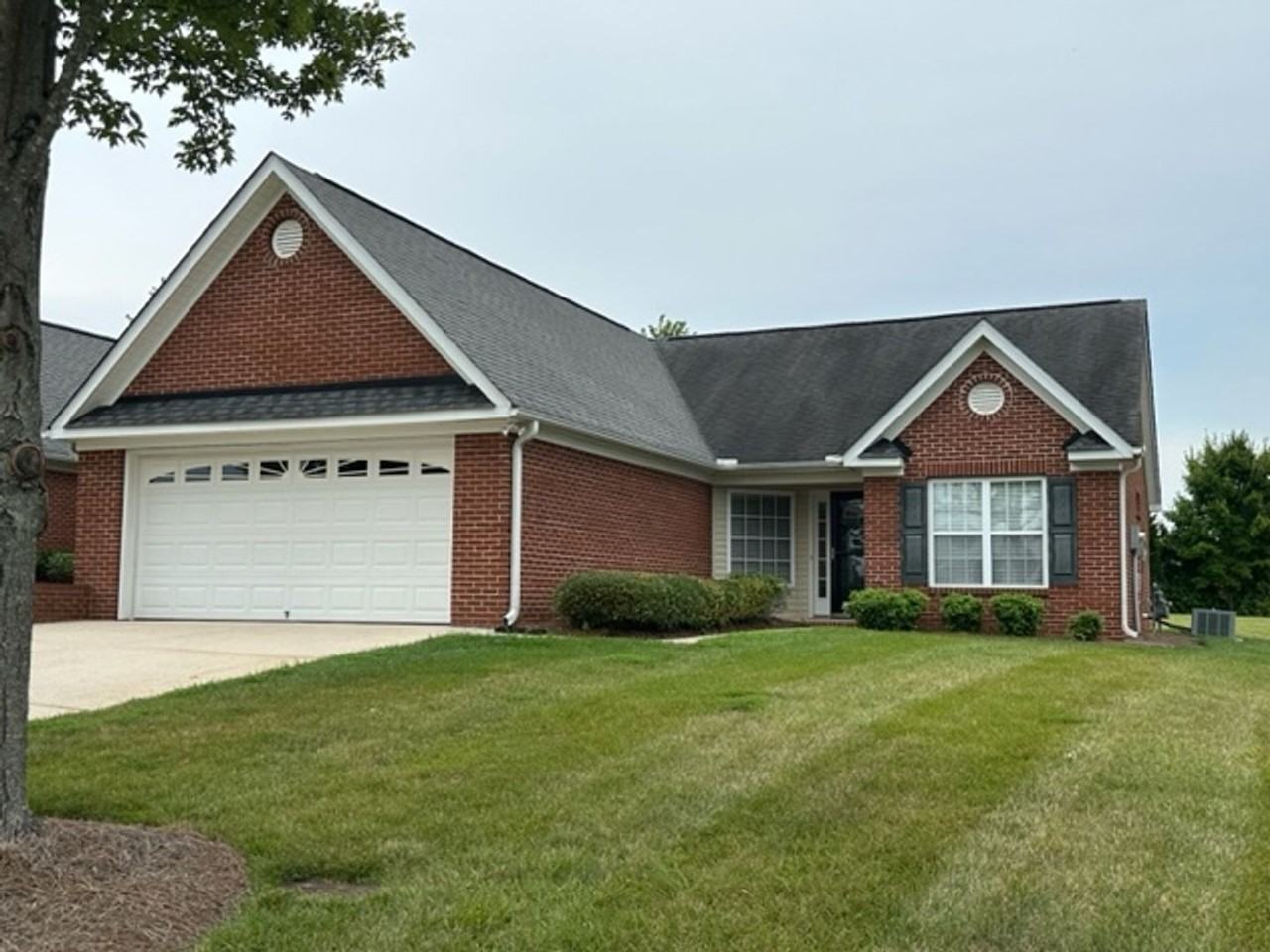 2152 Rosemont Dr - Photo 2 of 25